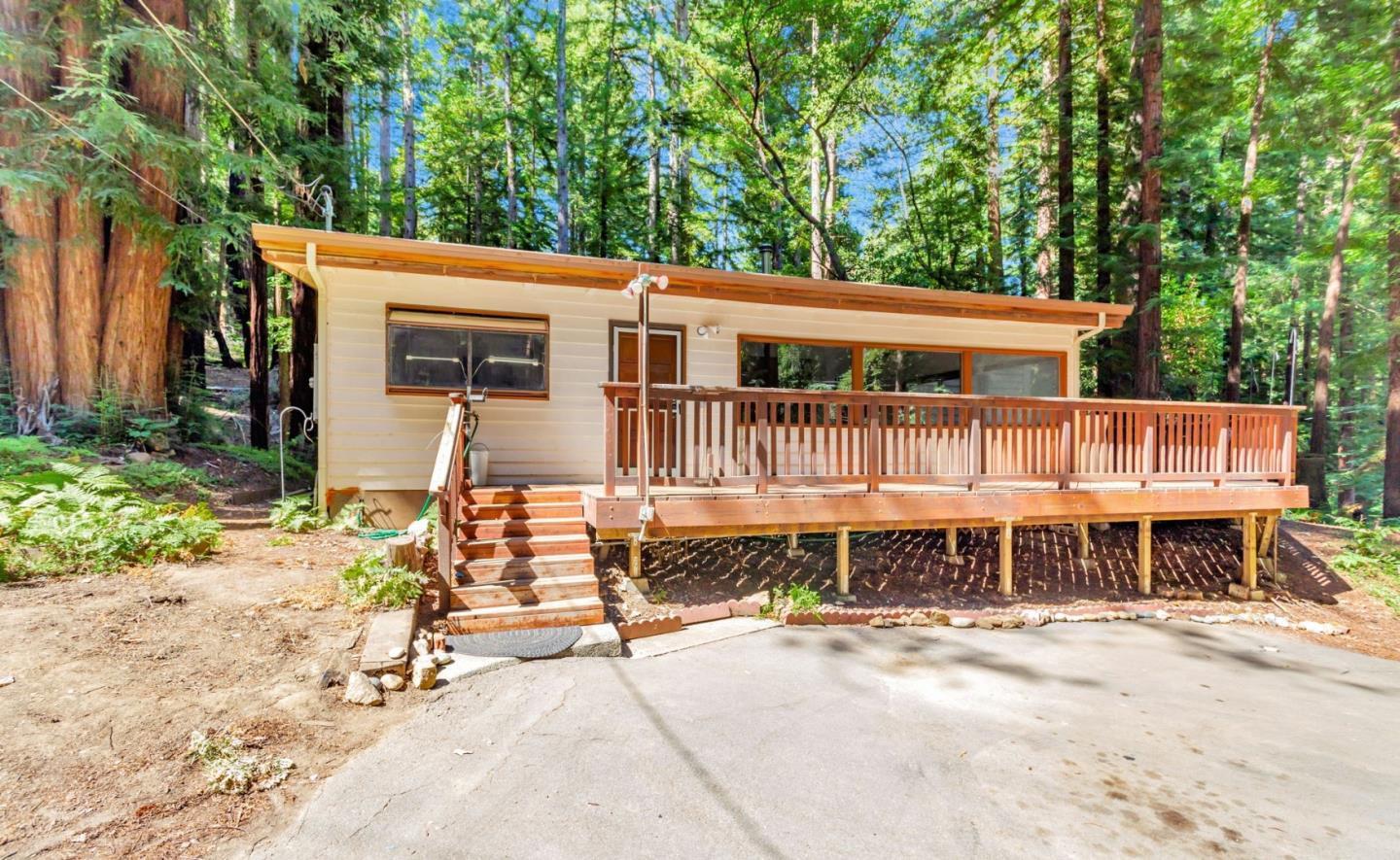 Detail Gallery Image 1 of 9 For 720 Wildwood Rd, Boulder Creek,  CA 95006 - 2 Beds | 1 Baths