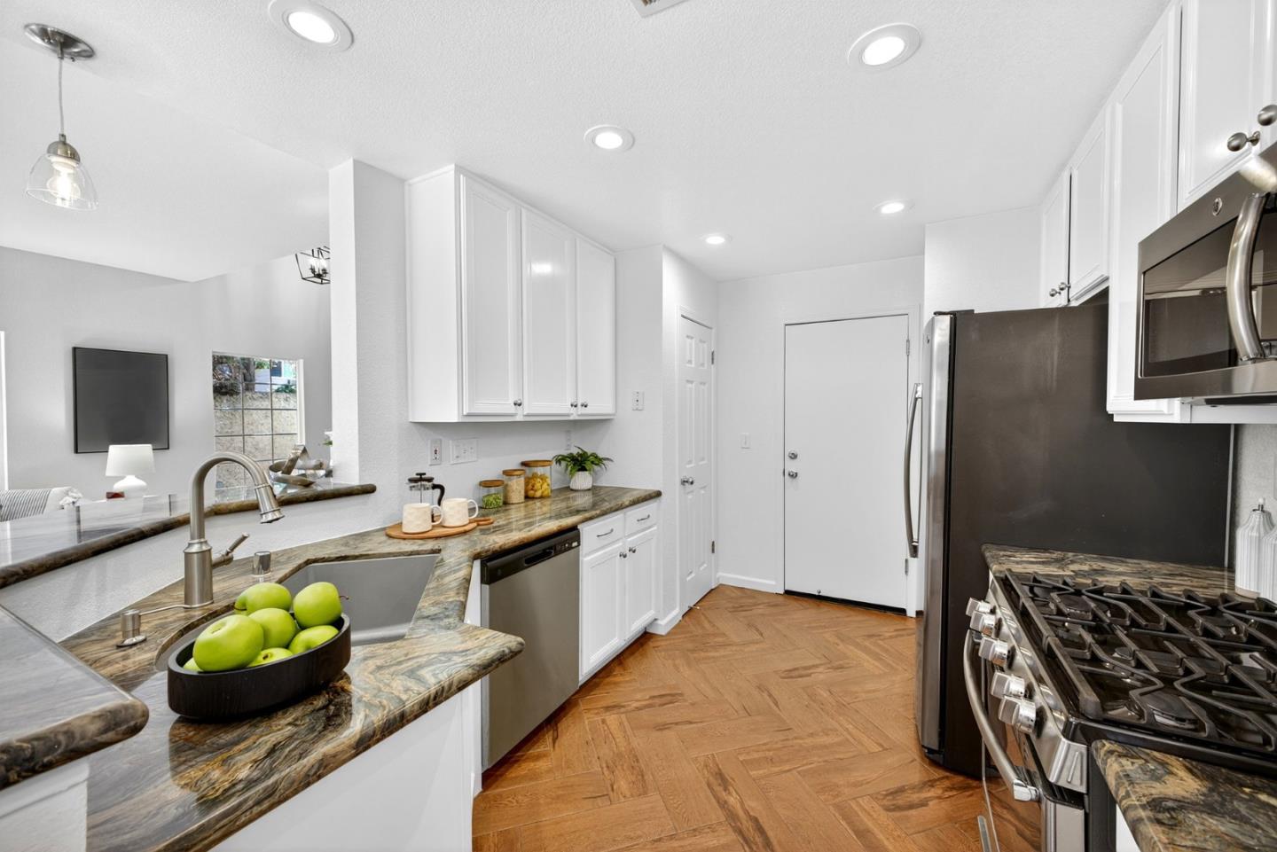 Detail Gallery Image 9 of 25 For 3756 Versailles Ct, San Jose,  CA 95127 - 4 Beds | 2/1 Baths