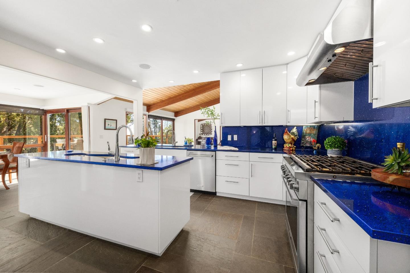 Detail Gallery Image 16 of 88 For 340 Twilight Ln, Santa Cruz,  CA 95060 - 3 Beds | 2/1 Baths