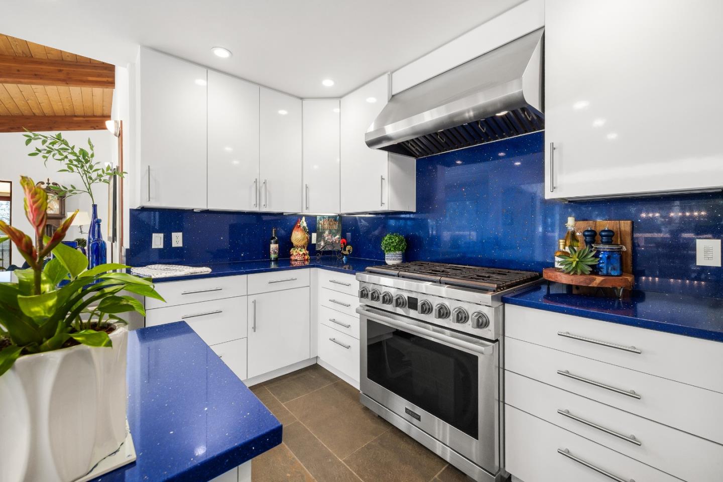 Detail Gallery Image 17 of 88 For 340 Twilight Ln, Santa Cruz,  CA 95060 - 3 Beds | 2/1 Baths