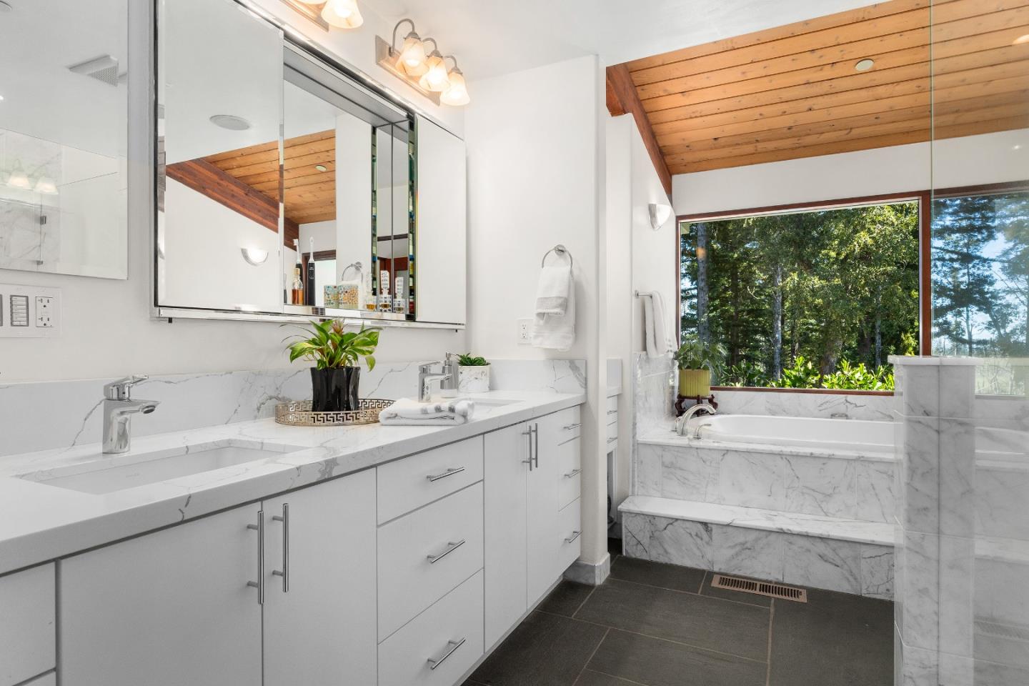 Detail Gallery Image 31 of 88 For 340 Twilight Ln, Santa Cruz,  CA 95060 - 3 Beds | 2/1 Baths