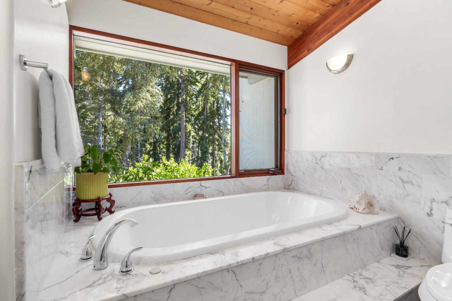 Detail Gallery Image 34 of 88 For 340 Twilight Ln, Santa Cruz,  CA 95060 - 3 Beds | 2/1 Baths