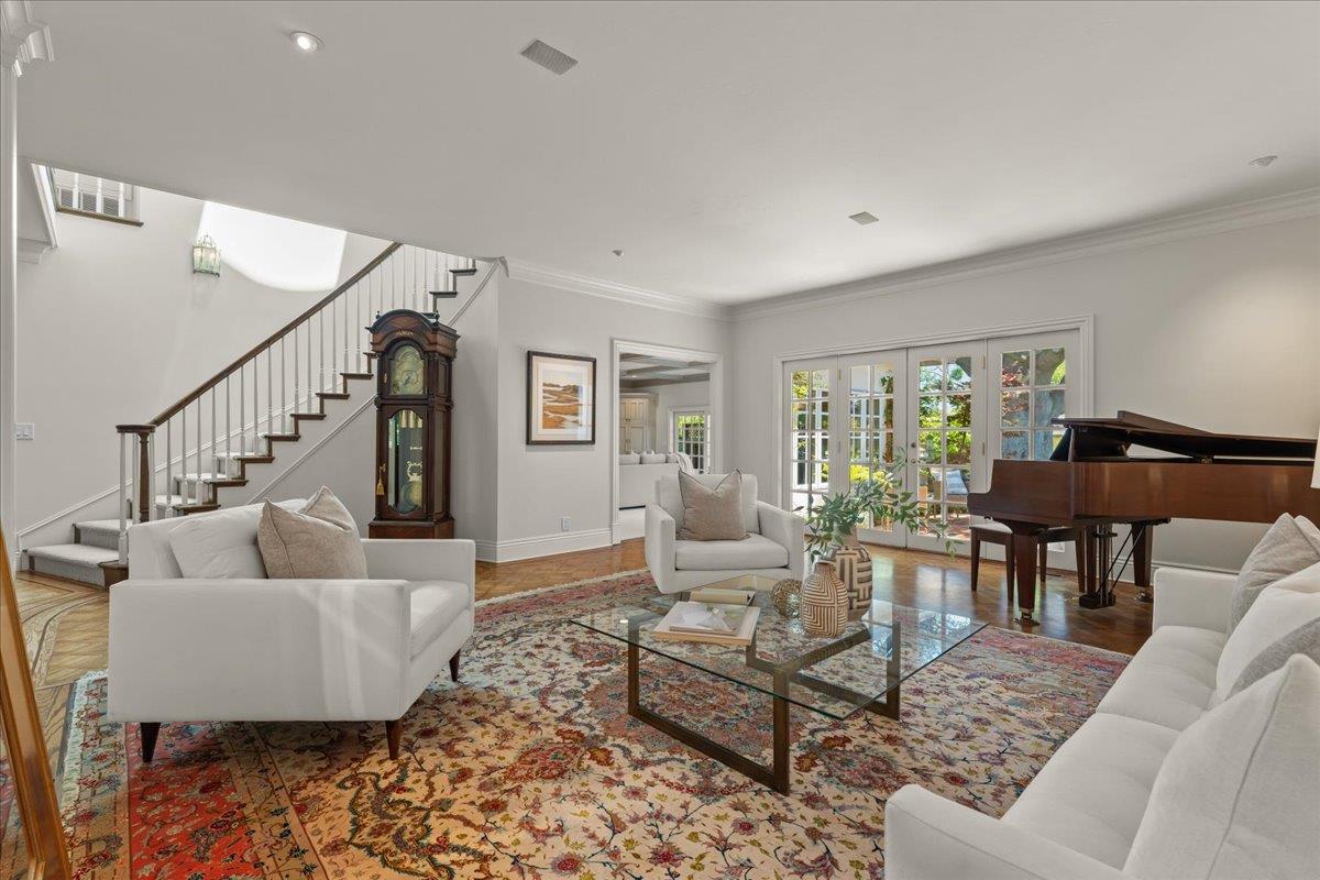 Detail Gallery Image 10 of 58 For 115 Doud Dr, Los Altos,  CA 94022 - 5 Beds | 4/2 Baths