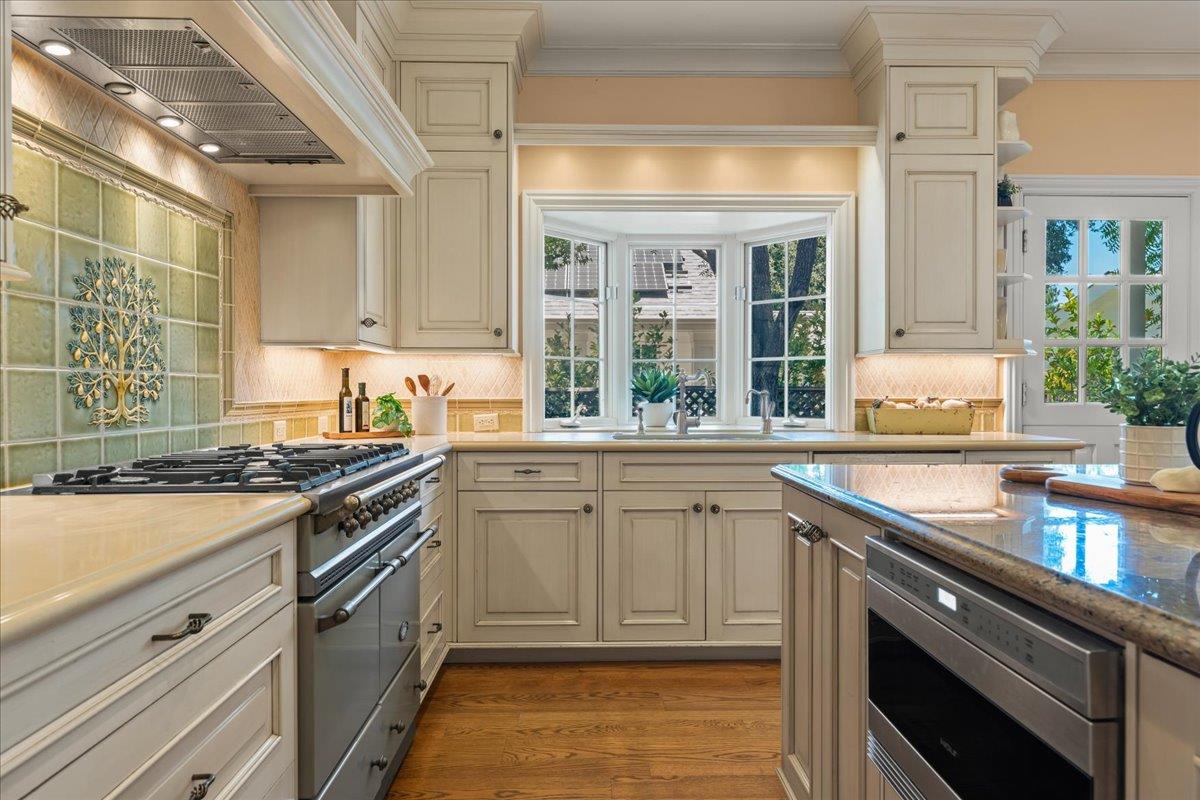Detail Gallery Image 15 of 58 For 115 Doud Dr, Los Altos,  CA 94022 - 5 Beds | 4/2 Baths