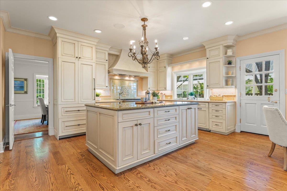 Detail Gallery Image 16 of 58 For 115 Doud Dr, Los Altos,  CA 94022 - 5 Beds | 4/2 Baths