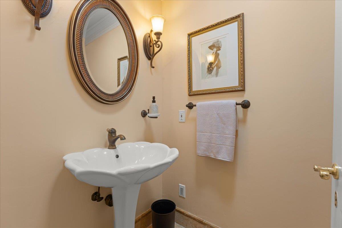 Detail Gallery Image 31 of 58 For 115 Doud Dr, Los Altos,  CA 94022 - 5 Beds | 4/2 Baths