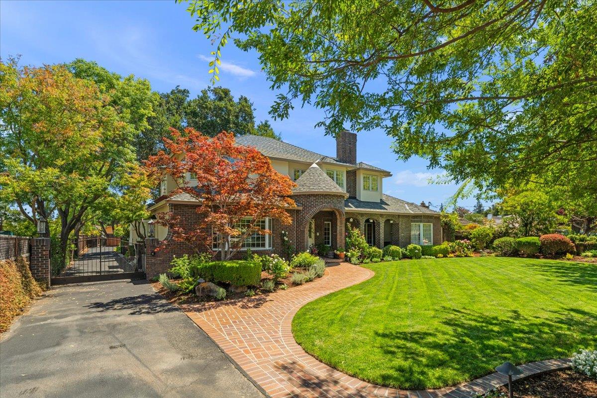 Detail Gallery Image 4 of 58 For 115 Doud Dr, Los Altos,  CA 94022 - 5 Beds | 4/2 Baths