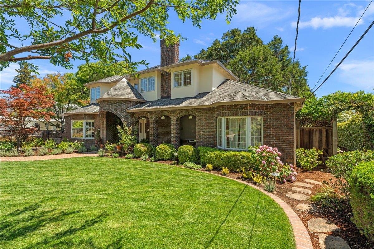 Detail Gallery Image 5 of 58 For 115 Doud Dr, Los Altos,  CA 94022 - 5 Beds | 4/2 Baths