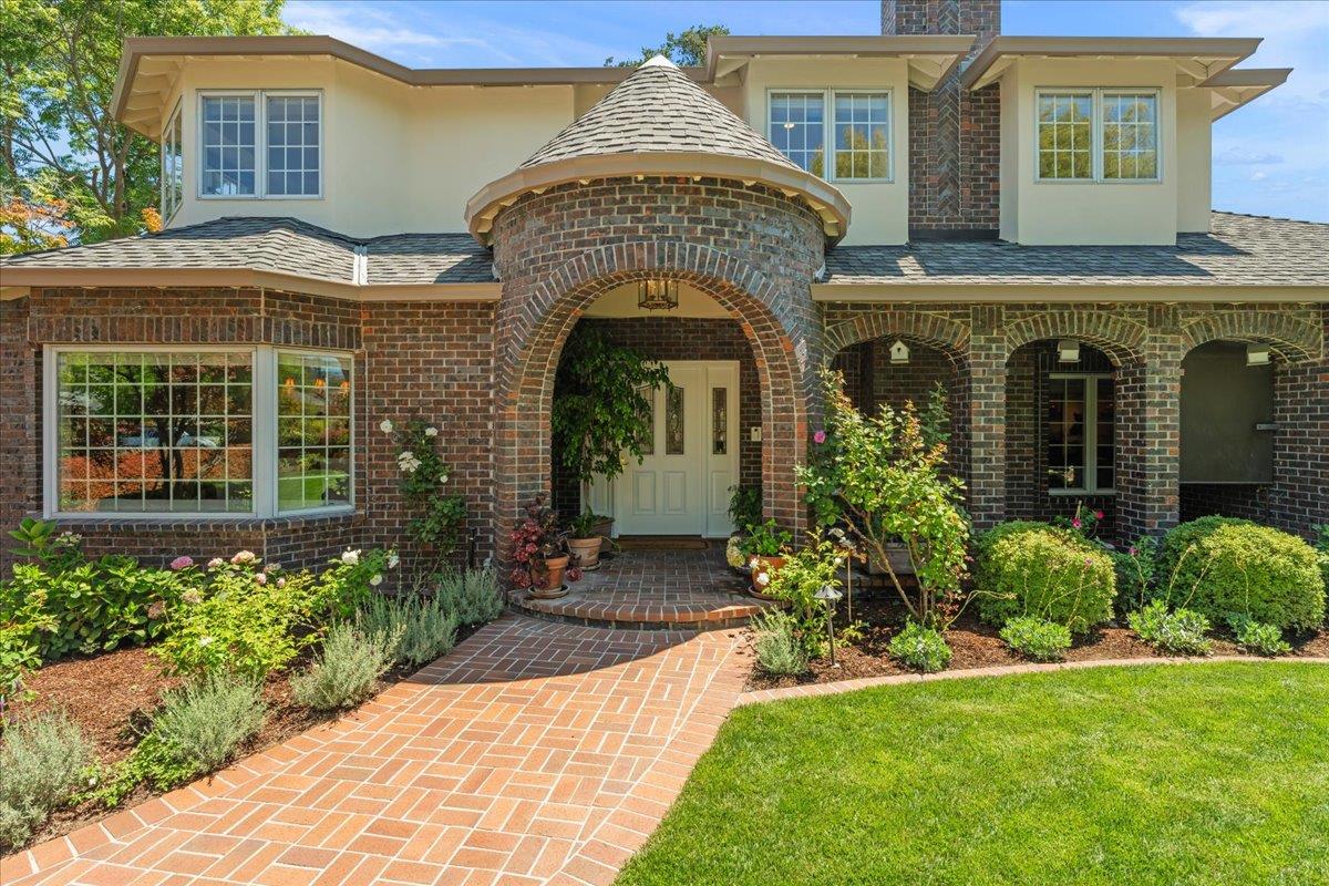 Detail Gallery Image 6 of 58 For 115 Doud Dr, Los Altos,  CA 94022 - 5 Beds | 4/2 Baths
