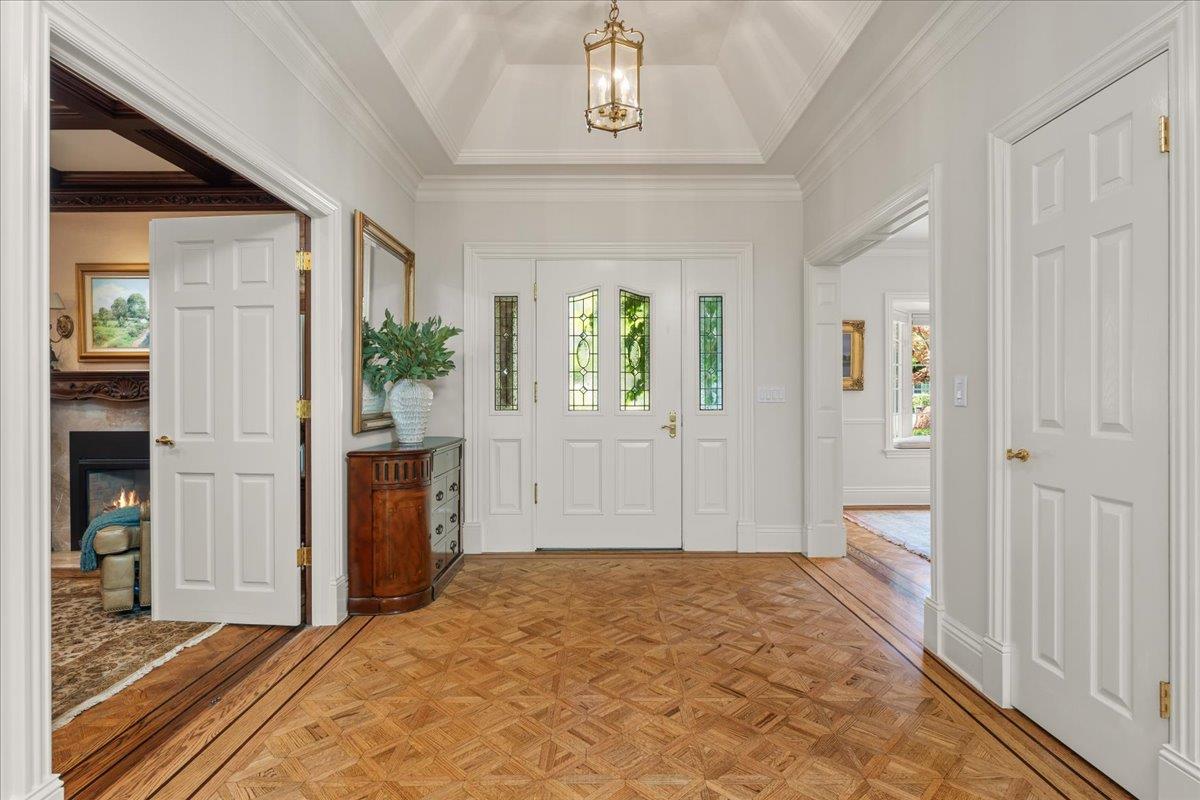 Detail Gallery Image 8 of 58 For 115 Doud Dr, Los Altos,  CA 94022 - 5 Beds | 4/2 Baths