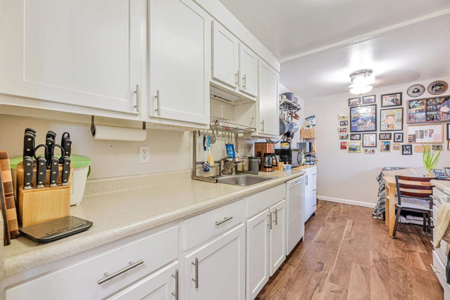 Detail Gallery Image 10 of 22 For 600 Brewster Ave, Redwood City,  CA 94063 - – Beds | – Baths