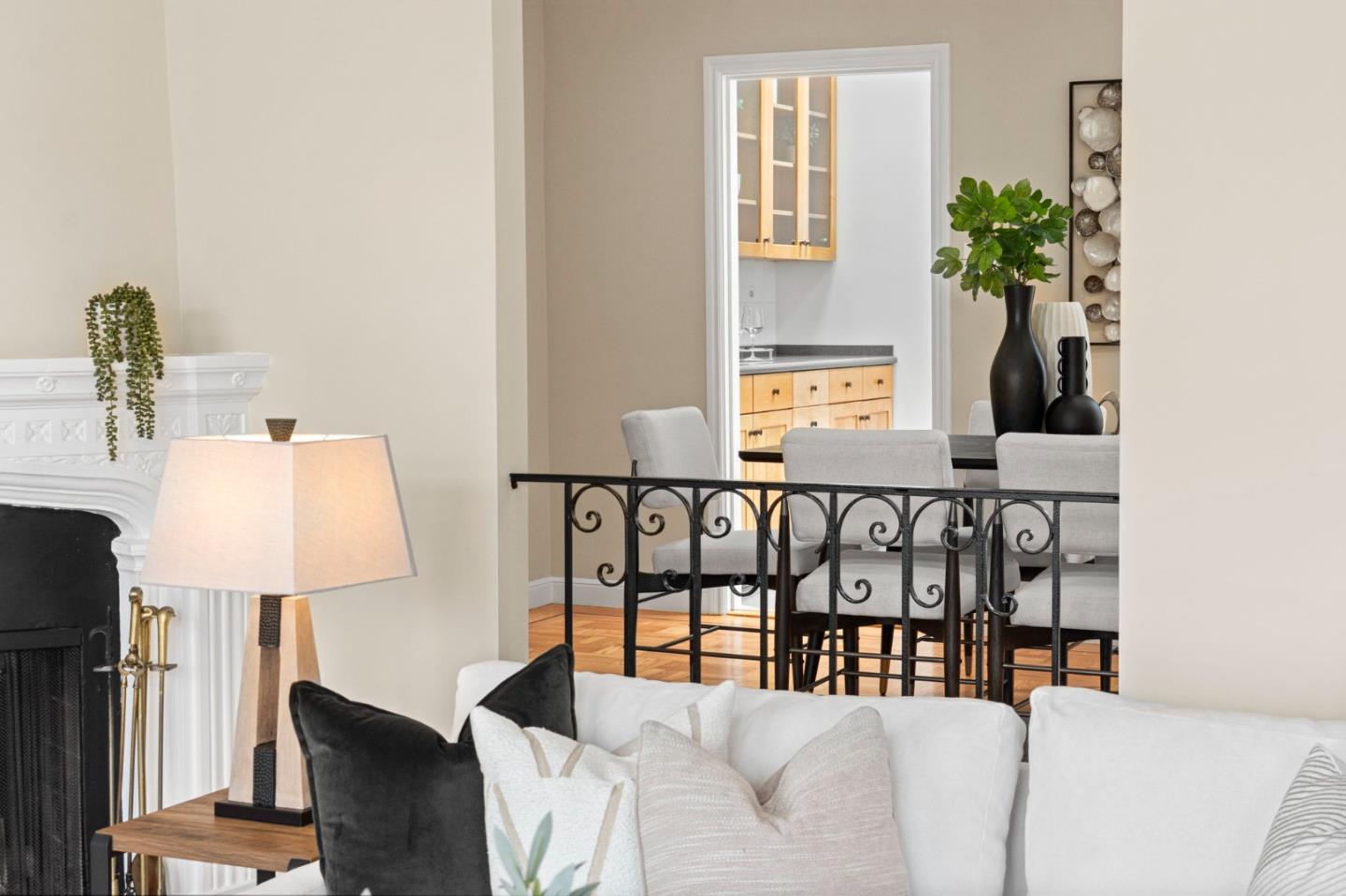 Detail Gallery Image 14 of 108 For 154 Stanyan St, San Francisco,  CA 94118 - 2 Beds | 1/1 Baths