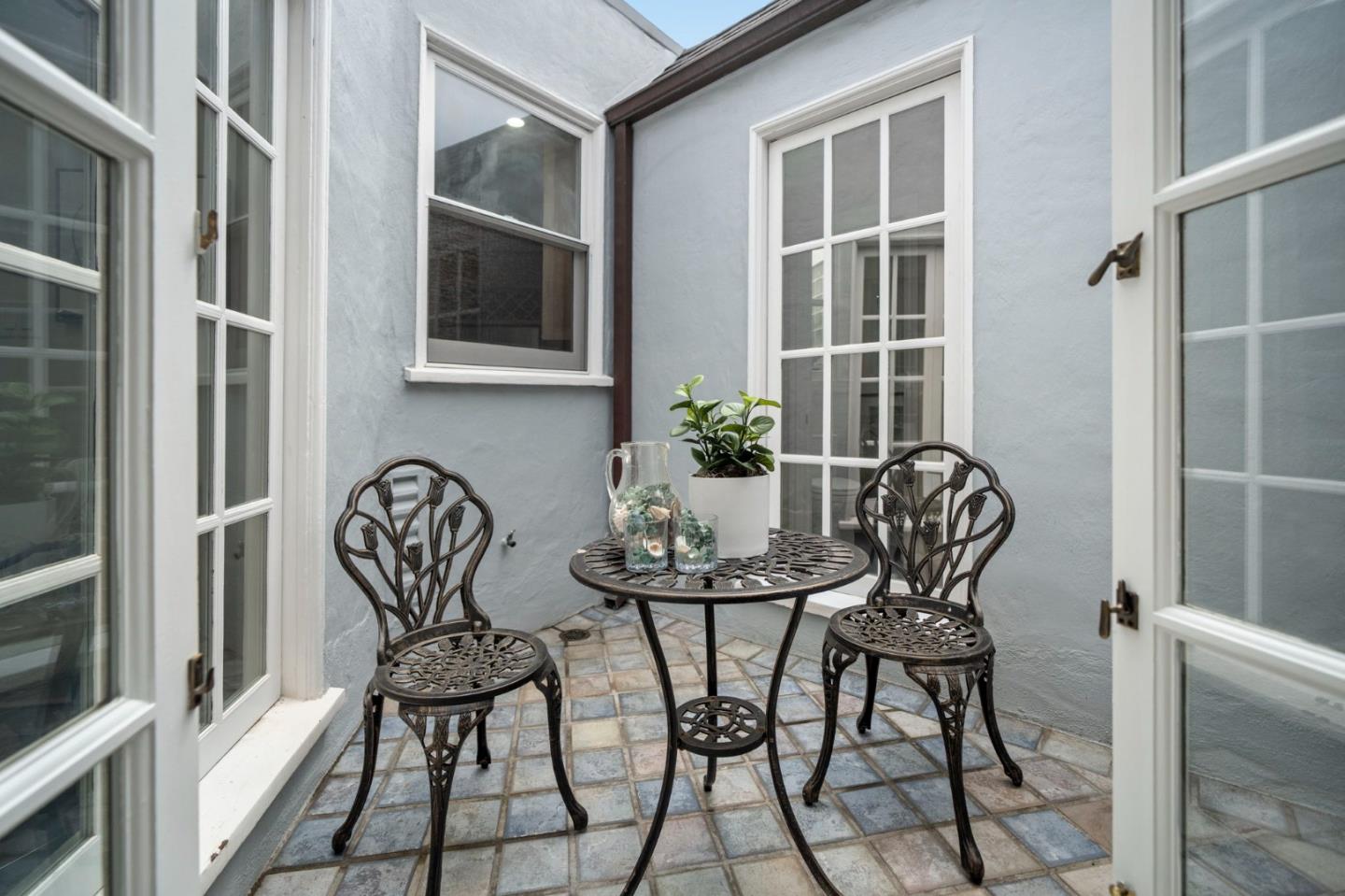 Detail Gallery Image 29 of 108 For 154 Stanyan St, San Francisco,  CA 94118 - 2 Beds | 1/1 Baths