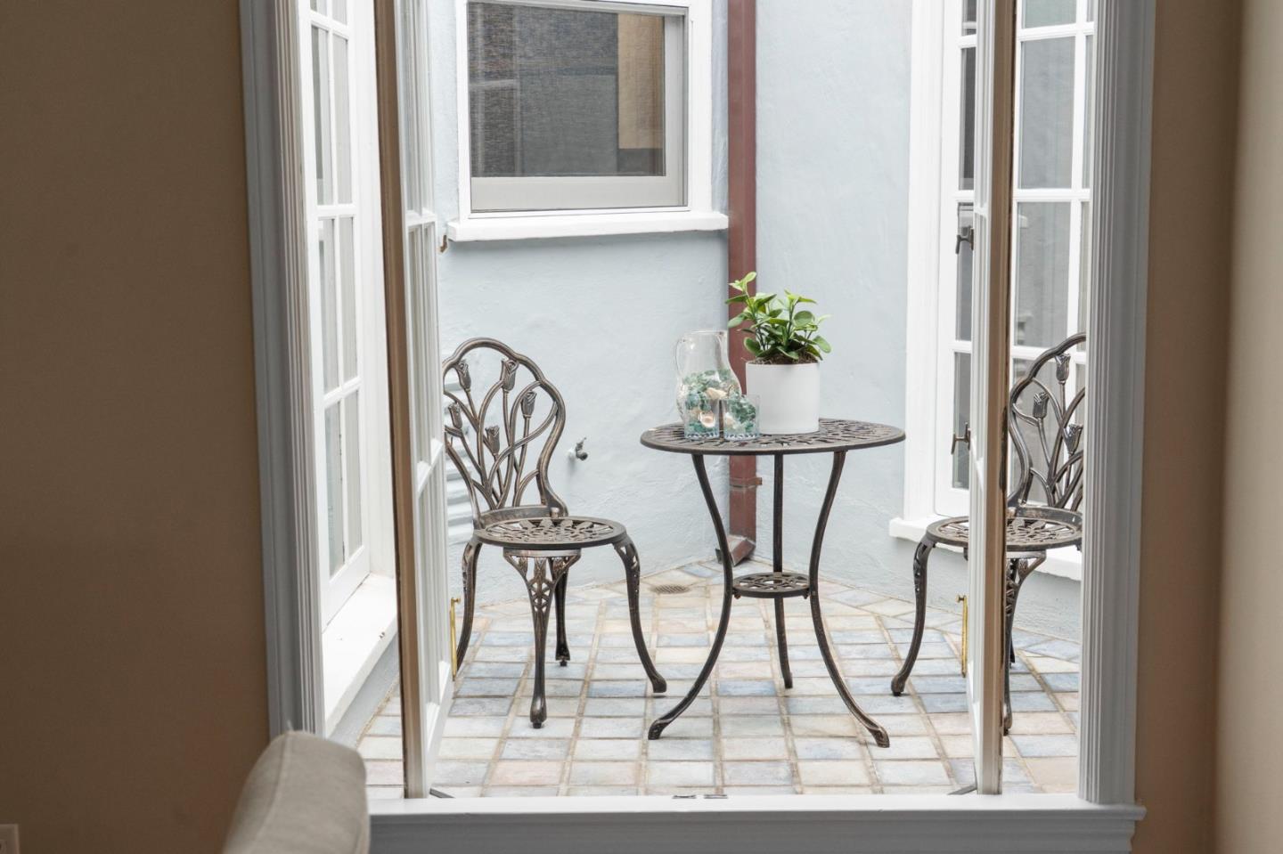 Detail Gallery Image 31 of 108 For 154 Stanyan St, San Francisco,  CA 94118 - 2 Beds | 1/1 Baths