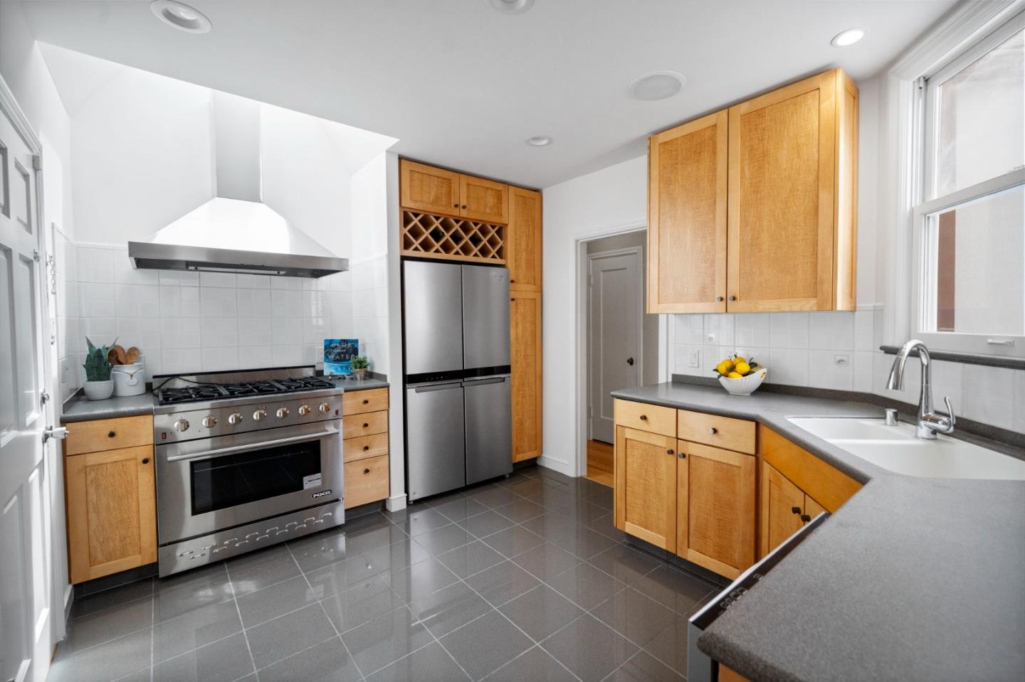 Detail Gallery Image 43 of 108 For 154 Stanyan St, San Francisco,  CA 94118 - 2 Beds | 1/1 Baths