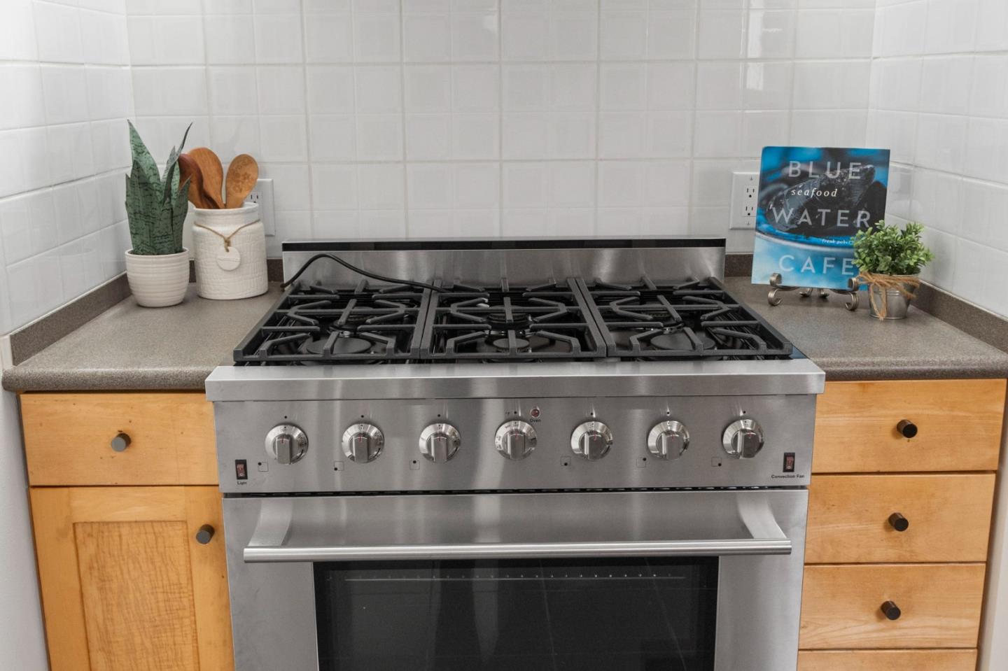 Detail Gallery Image 47 of 108 For 154 Stanyan St, San Francisco,  CA 94118 - 2 Beds | 1/1 Baths