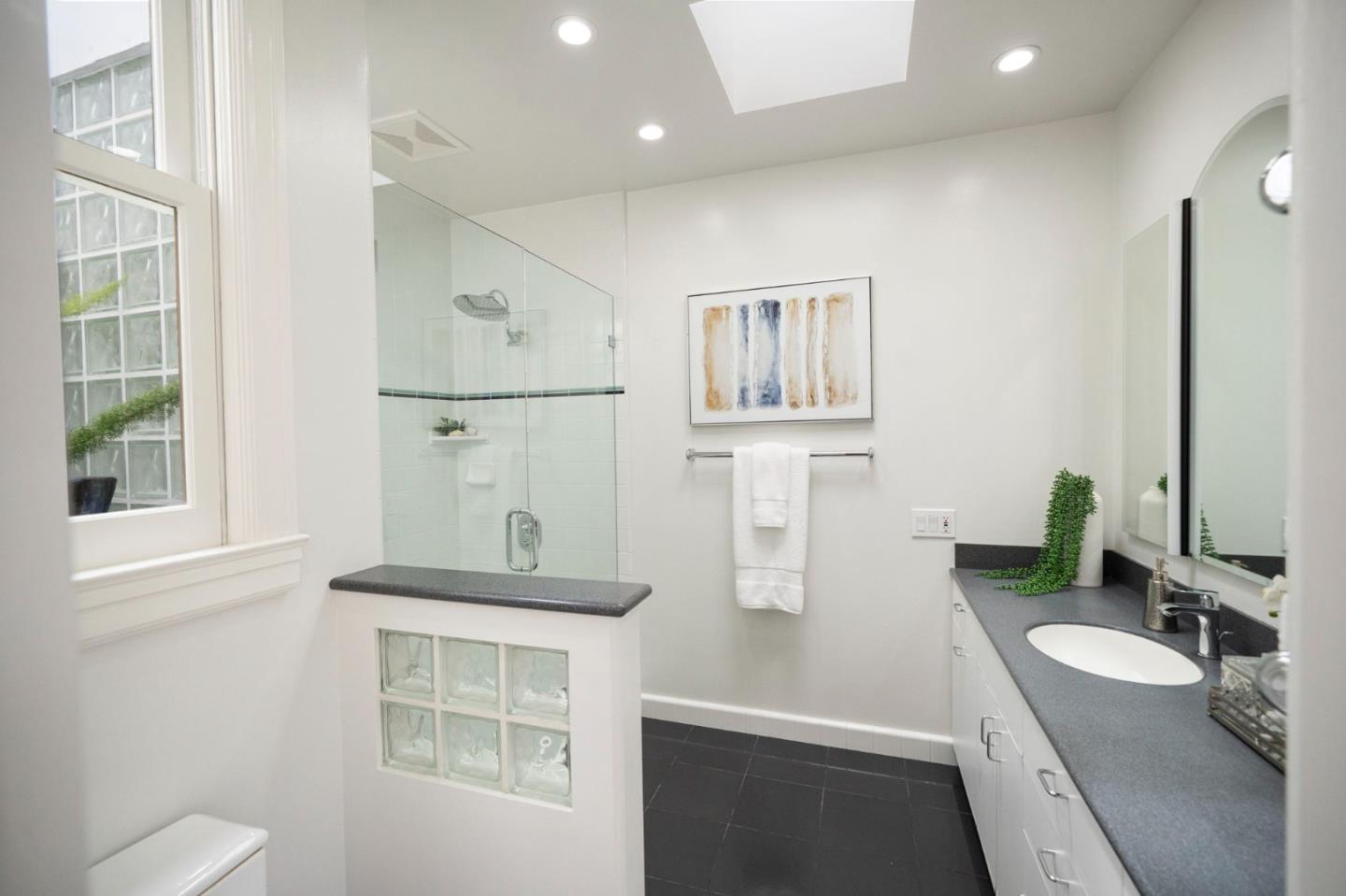Detail Gallery Image 50 of 108 For 154 Stanyan St, San Francisco,  CA 94118 - 2 Beds | 1/1 Baths