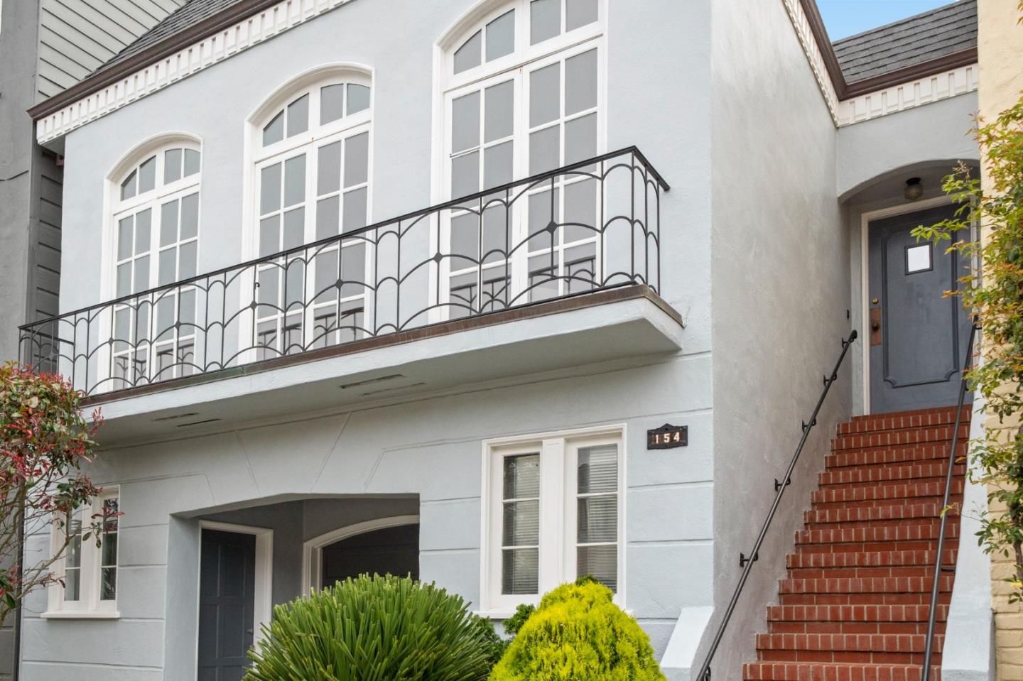 Detail Gallery Image 6 of 108 For 154 Stanyan St, San Francisco,  CA 94118 - 2 Beds | 1/1 Baths