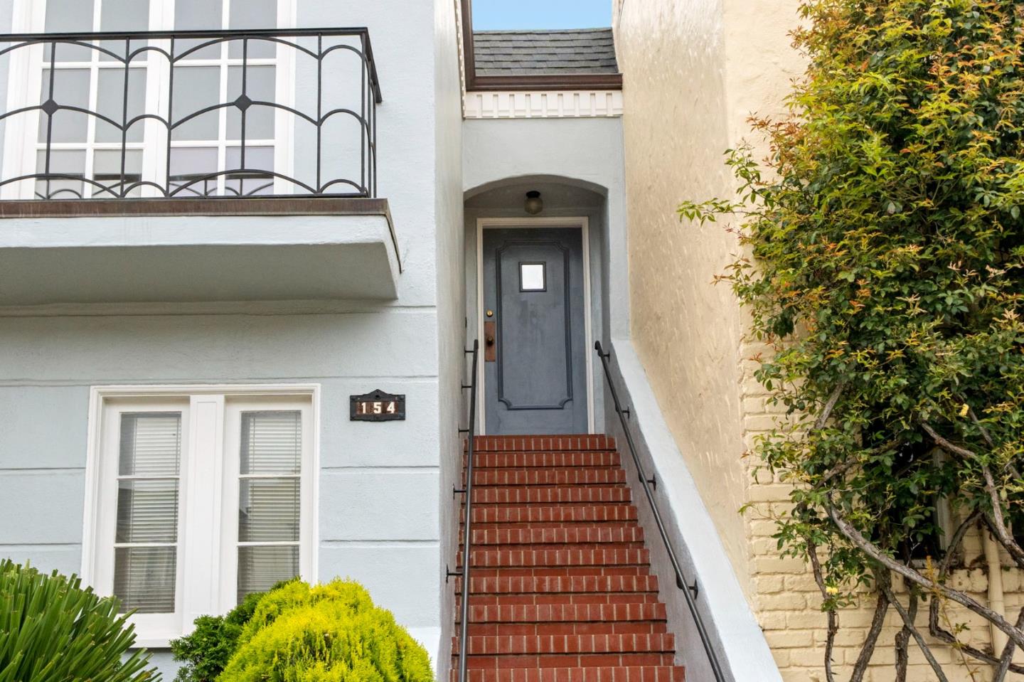 Detail Gallery Image 7 of 108 For 154 Stanyan St, San Francisco,  CA 94118 - 2 Beds | 1/1 Baths