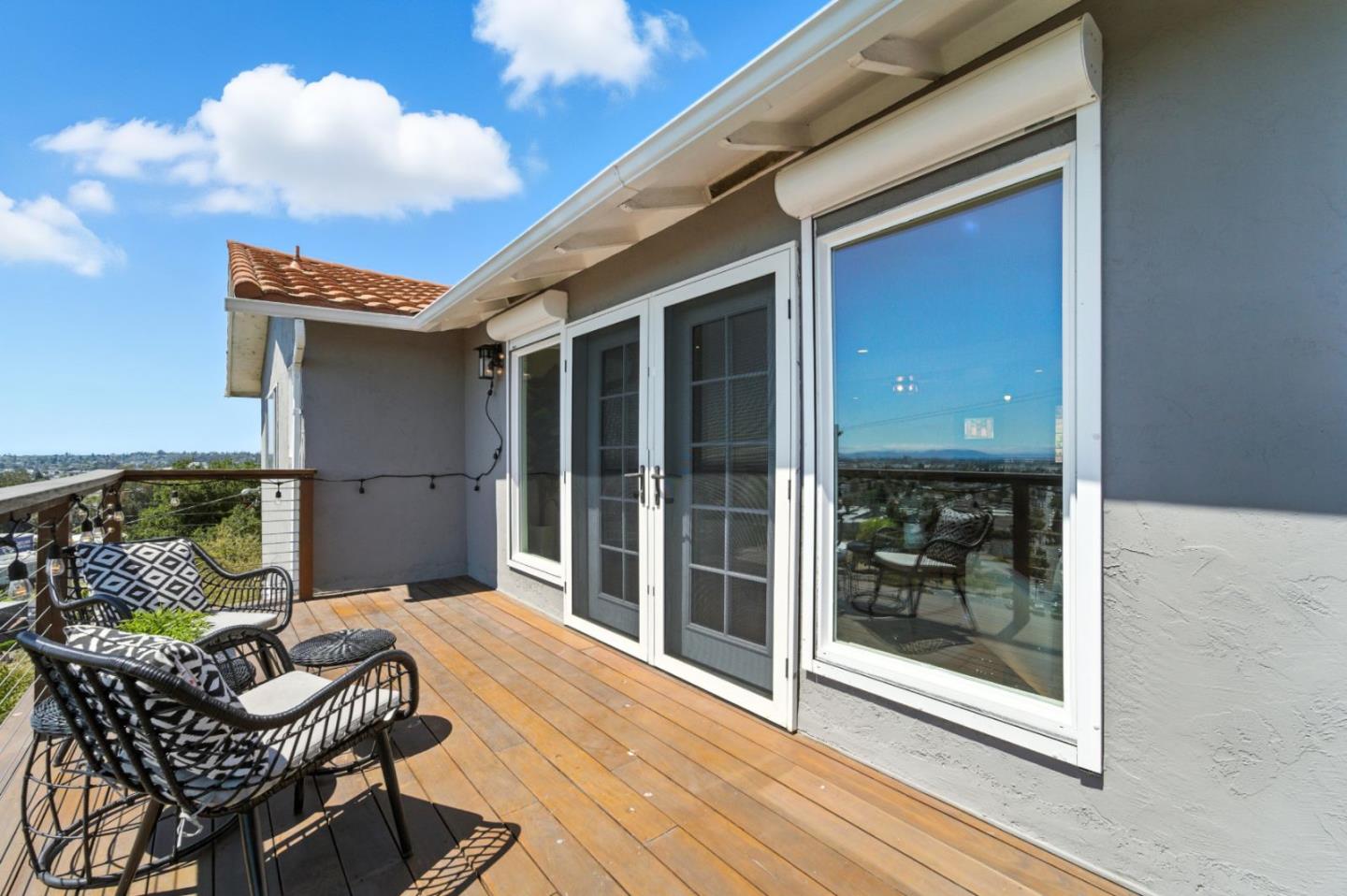 Detail Gallery Image 12 of 36 For 8730 Burr St, Oakland,  CA 94605 - 4 Beds | 3 Baths