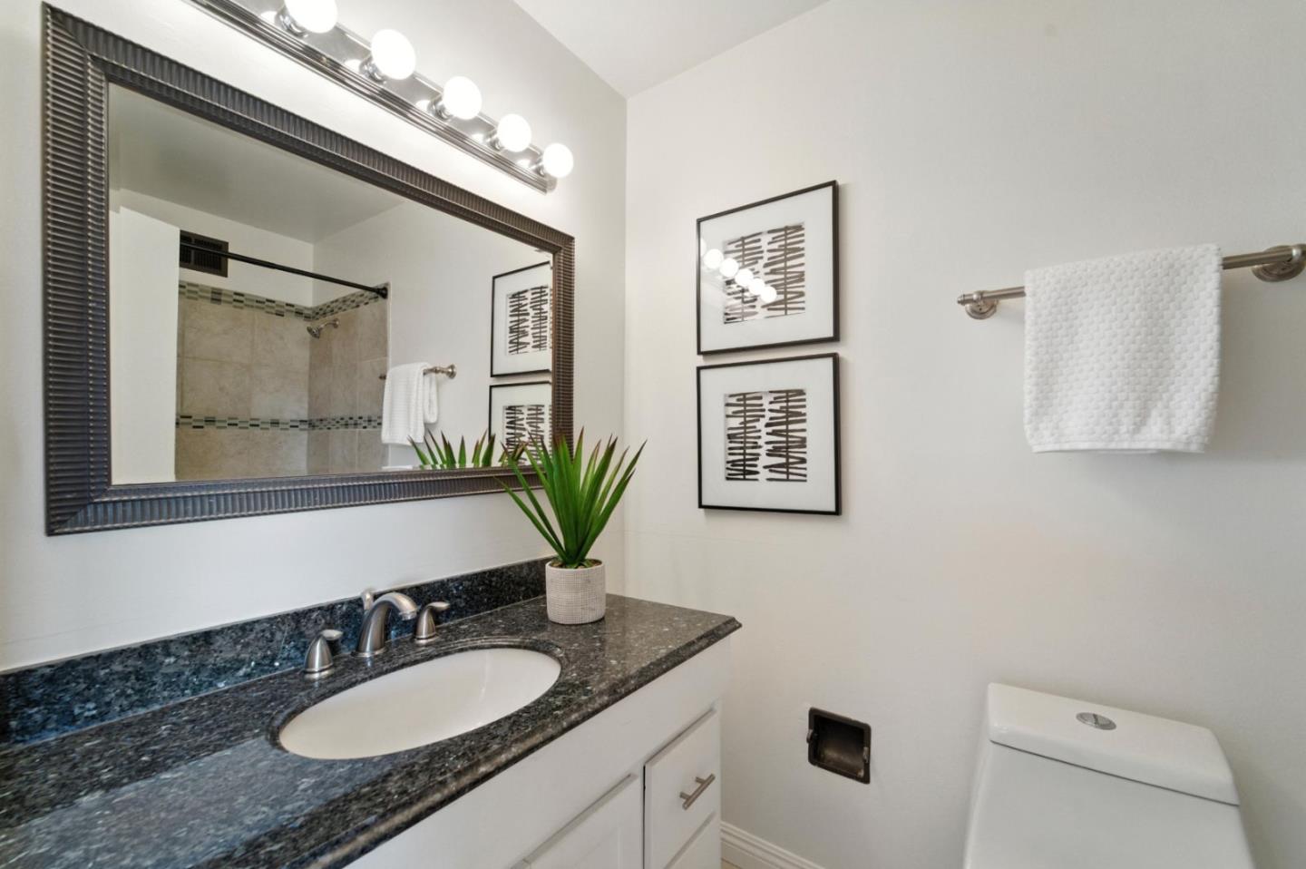 Detail Gallery Image 17 of 36 For 8730 Burr St, Oakland,  CA 94605 - 4 Beds | 3 Baths