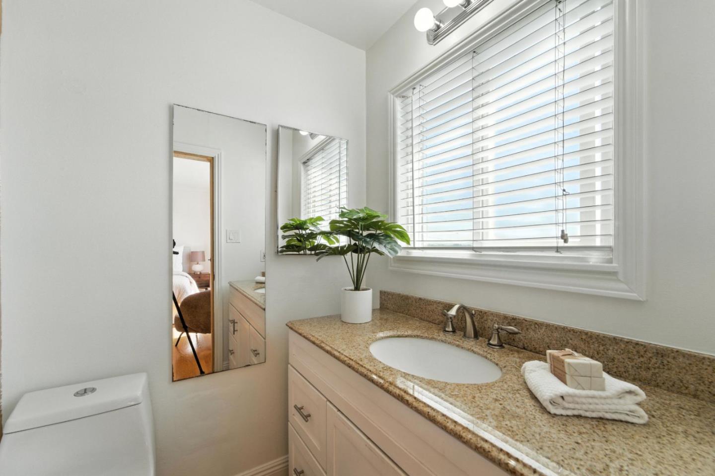 Detail Gallery Image 21 of 36 For 8730 Burr St, Oakland,  CA 94605 - 4 Beds | 3 Baths