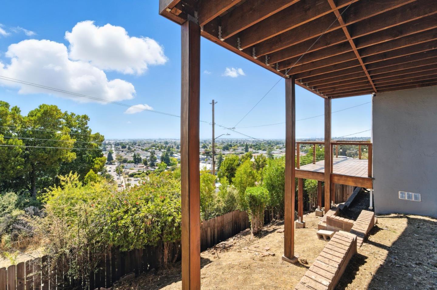 Detail Gallery Image 29 of 36 For 8730 Burr St, Oakland,  CA 94605 - 4 Beds | 3 Baths