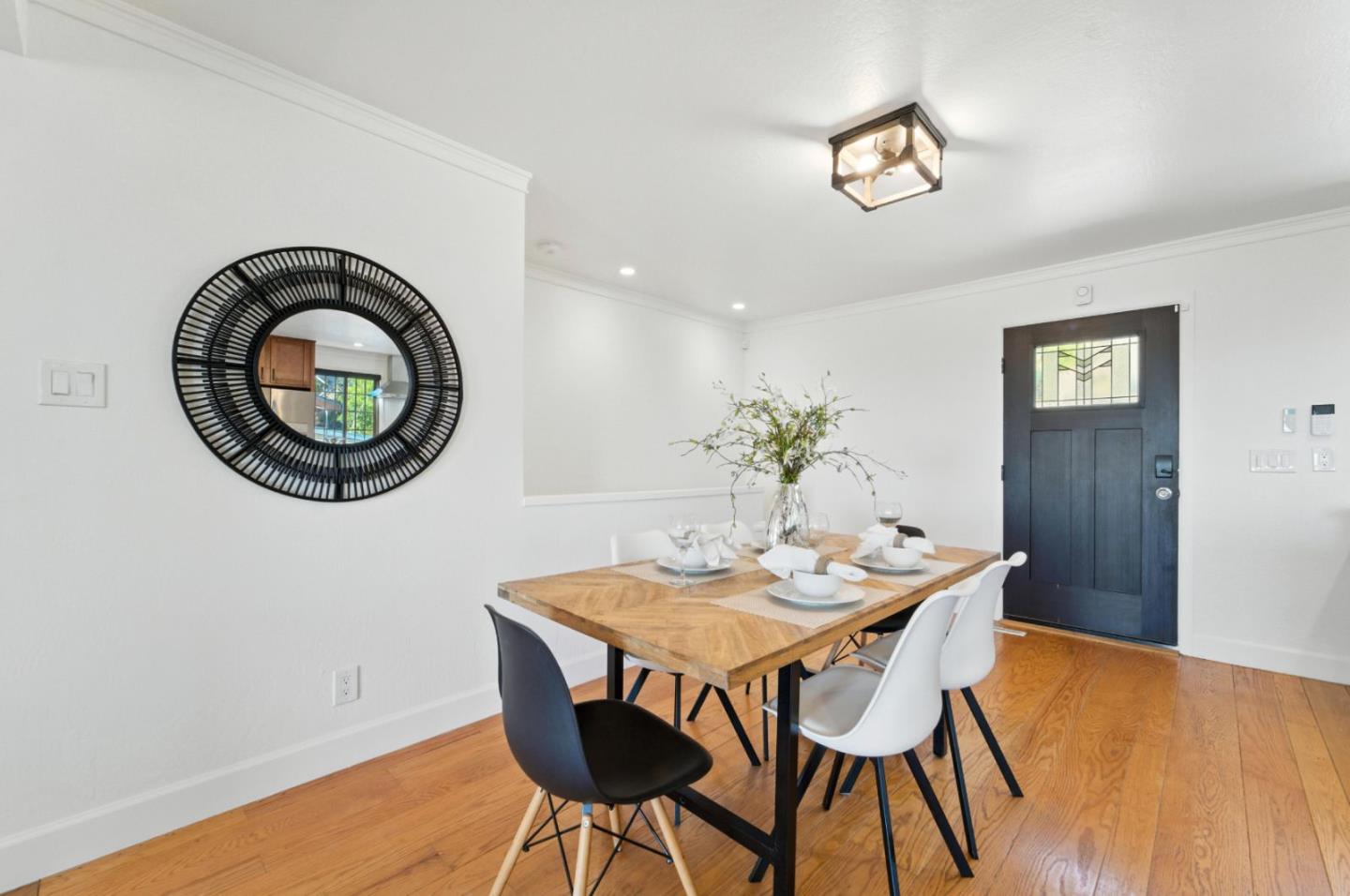 Detail Gallery Image 3 of 36 For 8730 Burr St, Oakland,  CA 94605 - 4 Beds | 3 Baths