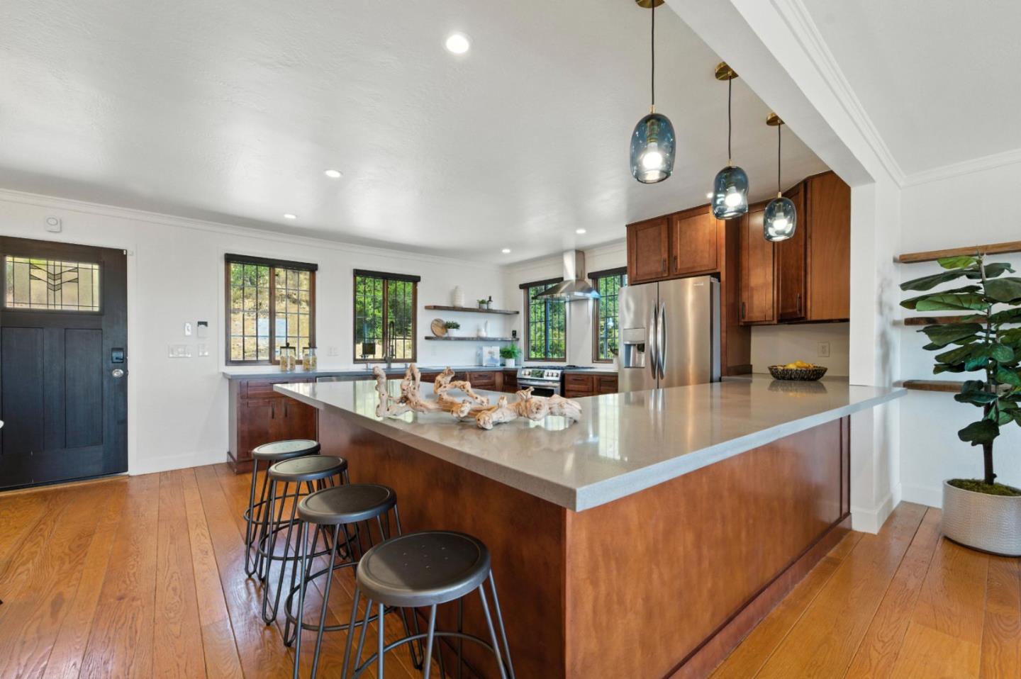 Detail Gallery Image 7 of 36 For 8730 Burr St, Oakland,  CA 94605 - 4 Beds | 3 Baths