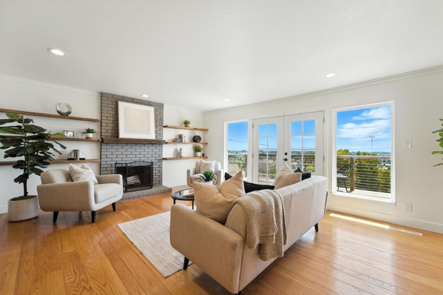 Detail Gallery Image 9 of 36 For 8730 Burr St, Oakland,  CA 94605 - 4 Beds | 3 Baths
