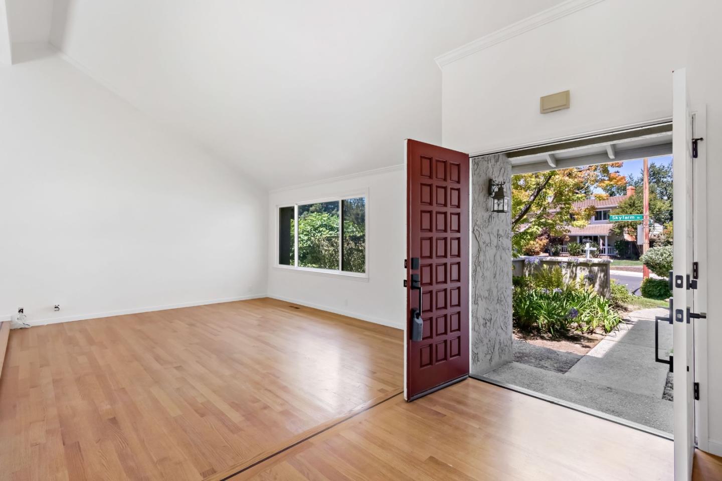 Detail Gallery Image 13 of 78 For 6561 Skyfarm Dr, San Jose,  CA 95120 - 4 Beds | 2/1 Baths
