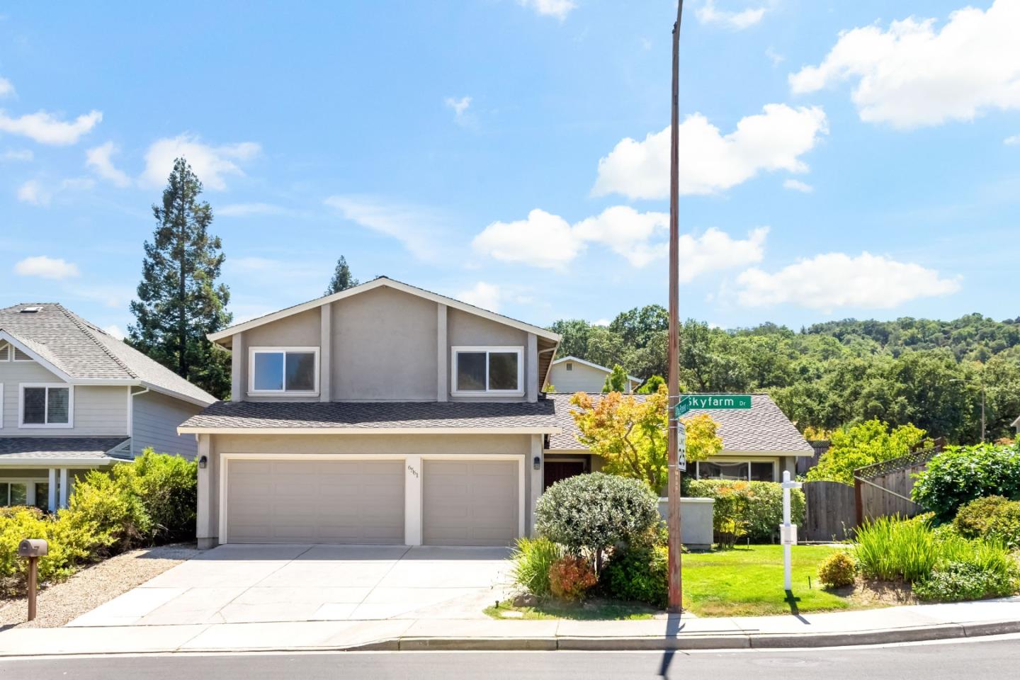 Detail Gallery Image 3 of 78 For 6561 Skyfarm Dr, San Jose,  CA 95120 - 4 Beds | 2/1 Baths