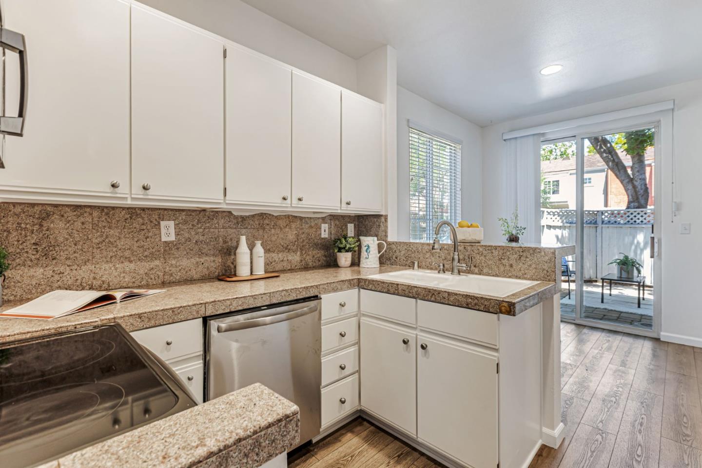 Detail Gallery Image 11 of 45 For 55 Carnegie Sq, San Jose,  CA 95116 - 3 Beds | 2/1 Baths