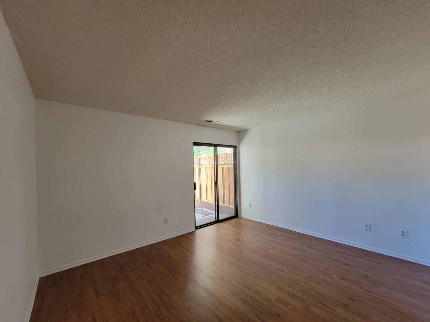 Detail Gallery Image 11 of 18 For 141 Peach Ter, Santa Cruz,  CA 95060 - 2 Beds | 1 Baths