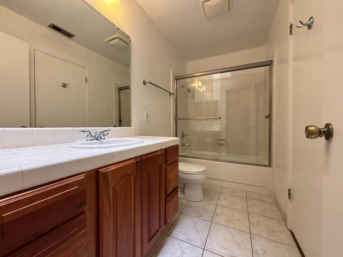 Detail Gallery Image 12 of 18 For 141 Peach Ter, Santa Cruz,  CA 95060 - 2 Beds | 1 Baths