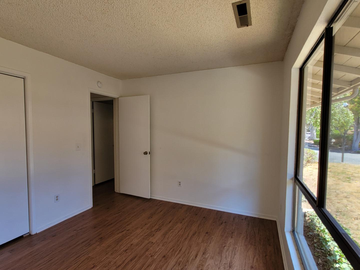 Detail Gallery Image 14 of 18 For 141 Peach Ter, Santa Cruz,  CA 95060 - 2 Beds | 1 Baths