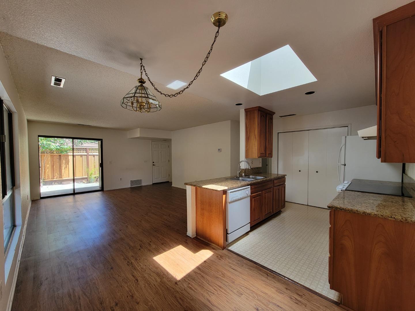 Detail Gallery Image 3 of 18 For 141 Peach Ter, Santa Cruz,  CA 95060 - 2 Beds | 1 Baths