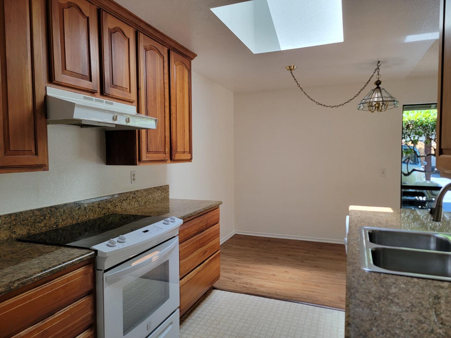 Detail Gallery Image 6 of 18 For 141 Peach Ter, Santa Cruz,  CA 95060 - 2 Beds | 1 Baths