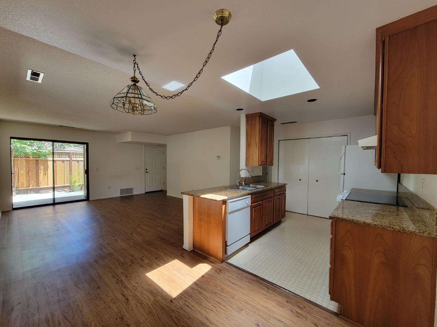 Detail Gallery Image 7 of 18 For 141 Peach Ter, Santa Cruz,  CA 95060 - 2 Beds | 1 Baths