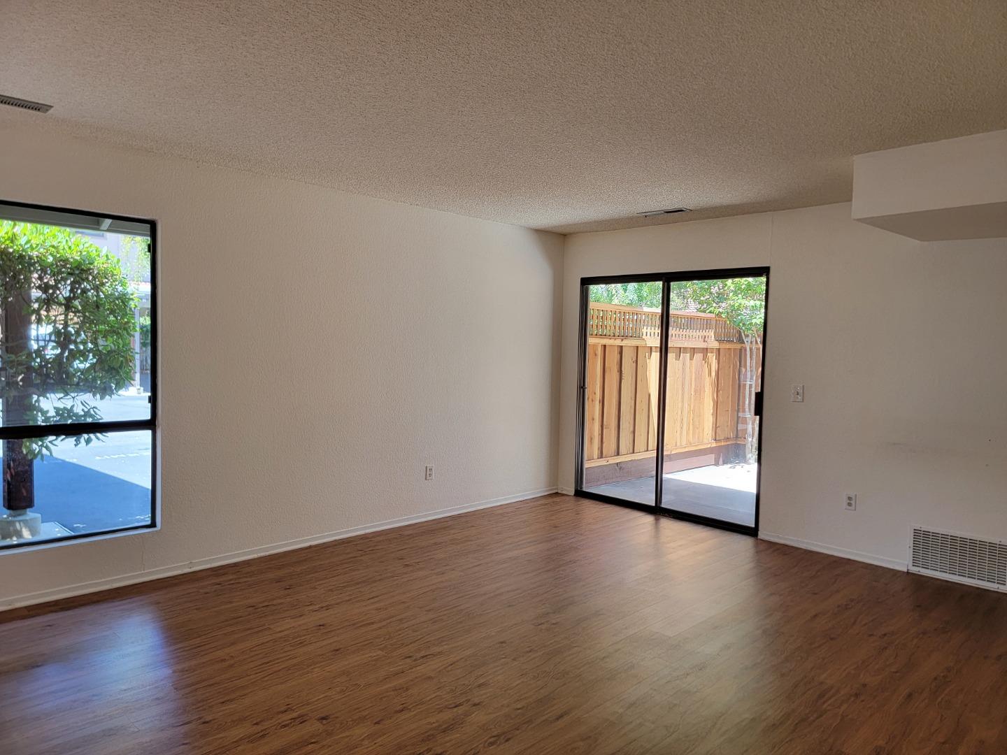 Detail Gallery Image 9 of 18 For 141 Peach Ter, Santa Cruz,  CA 95060 - 2 Beds | 1 Baths