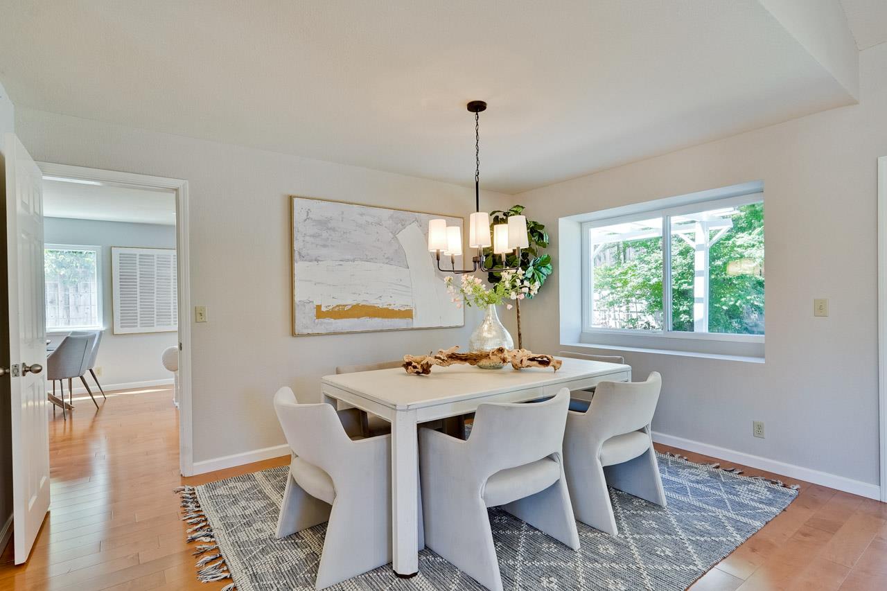 Detail Gallery Image 12 of 60 For 7859 Creekline Dr, Cupertino,  CA 95014 - 4 Beds | 2/1 Baths