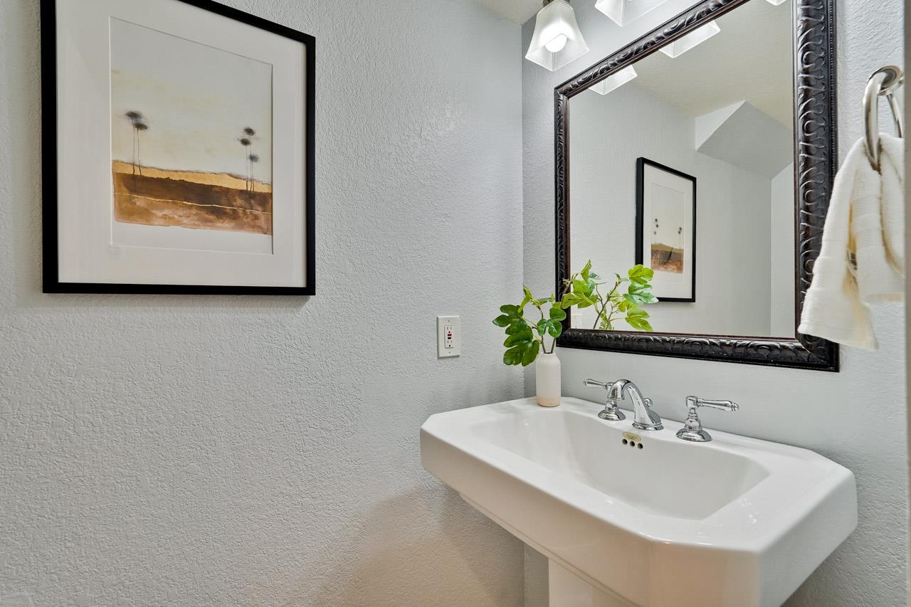 Detail Gallery Image 28 of 60 For 7859 Creekline Dr, Cupertino,  CA 95014 - 4 Beds | 2/1 Baths