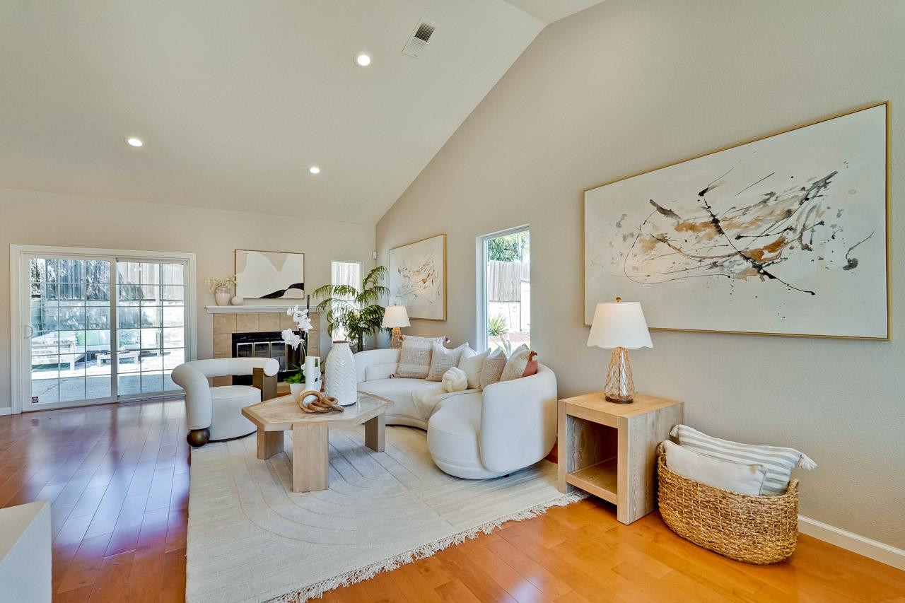 Detail Gallery Image 8 of 60 For 7859 Creekline Dr, Cupertino,  CA 95014 - 4 Beds | 2/1 Baths