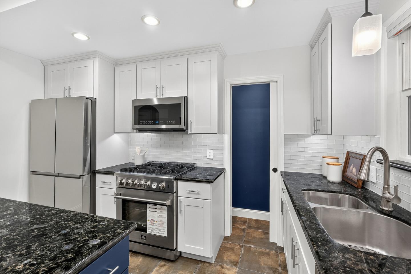 Detail Gallery Image 13 of 71 For 543 Toft St, Mountain View,  CA 94041 - 3 Beds | 2 Baths