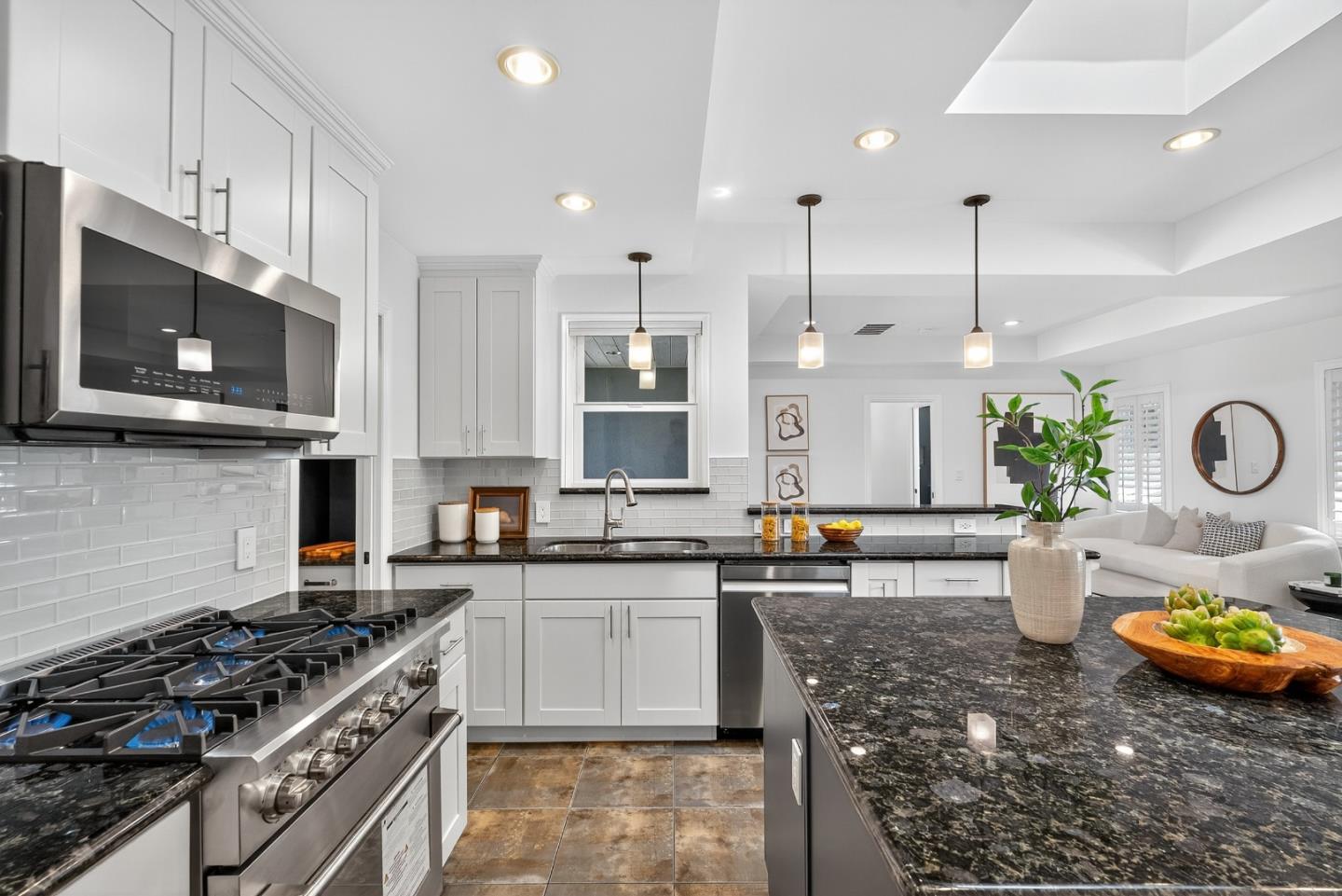 Detail Gallery Image 14 of 71 For 543 Toft St, Mountain View,  CA 94041 - 3 Beds | 2 Baths