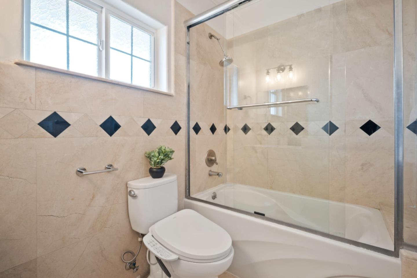 Detail Gallery Image 22 of 38 For 381 Huntington Ave, San Bruno,  CA 94066 - 5 Beds | 4 Baths