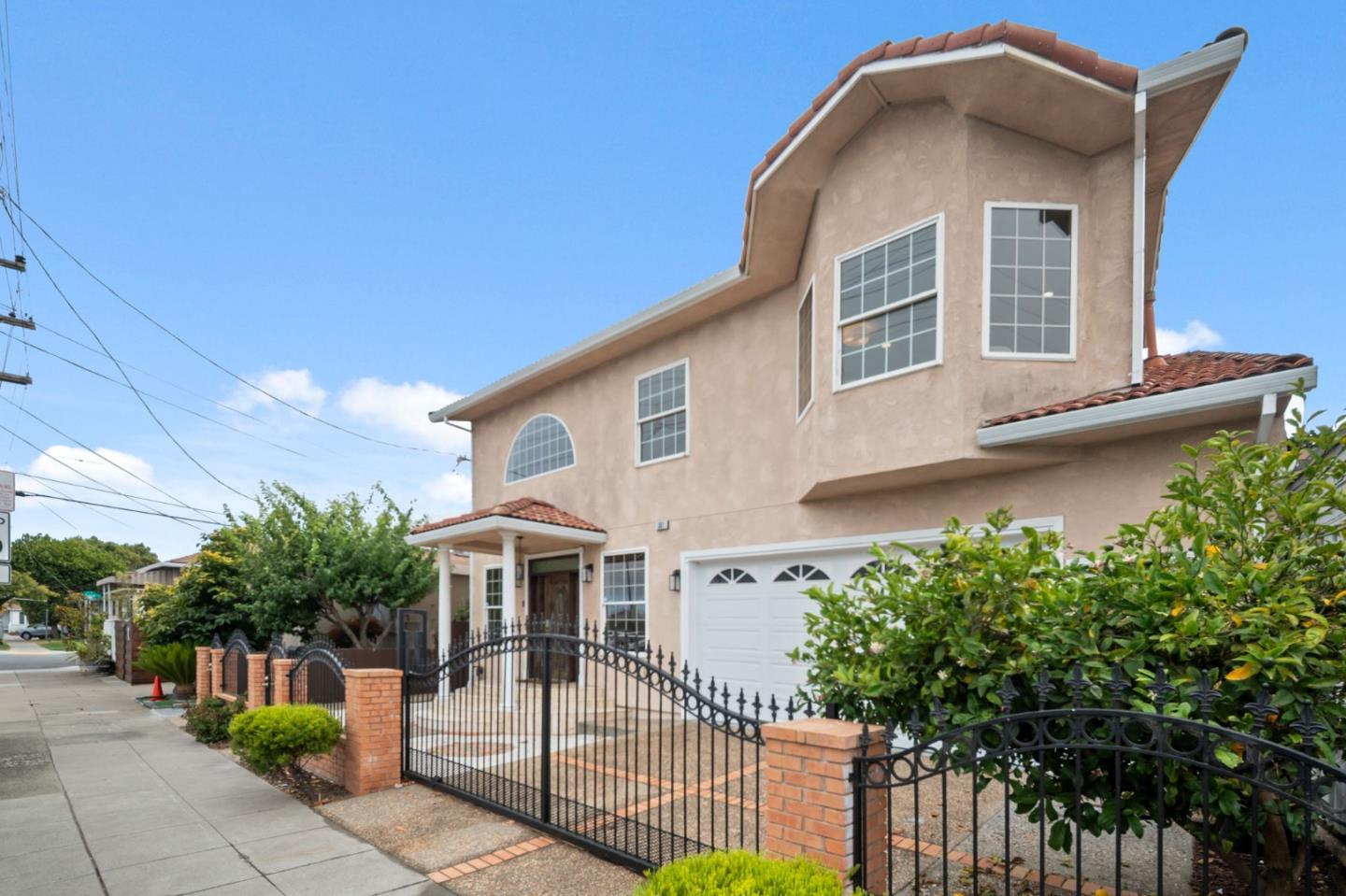 Detail Gallery Image 3 of 38 For 381 Huntington Ave, San Bruno,  CA 94066 - 5 Beds | 4 Baths