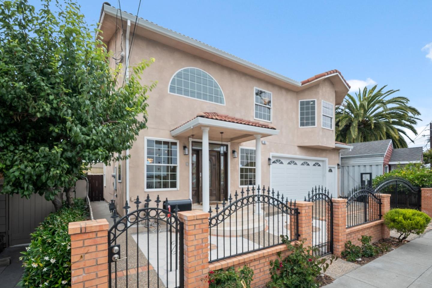 Detail Gallery Image 4 of 38 For 381 Huntington Ave, San Bruno,  CA 94066 - 5 Beds | 4 Baths