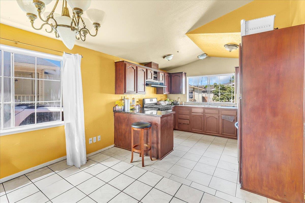 Detail Gallery Image 11 of 28 For 704 Garner Ave #3,  Salinas,  CA 93905 - 3 Beds | 2 Baths