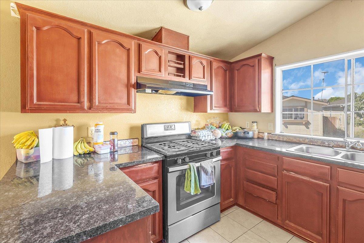 Detail Gallery Image 13 of 28 For 704 Garner Ave #3,  Salinas,  CA 93905 - 3 Beds | 2 Baths